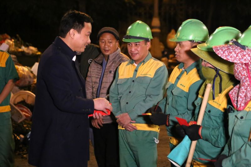 Động viên một số đơn vị làm nhiệm vụ dịp Tết Nguyên đán