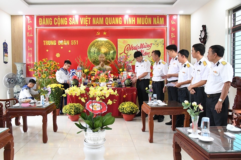 Vùng 5 Hải quân “Vui xuân, đón Tết, sẵn sàng chiến đấu cao”