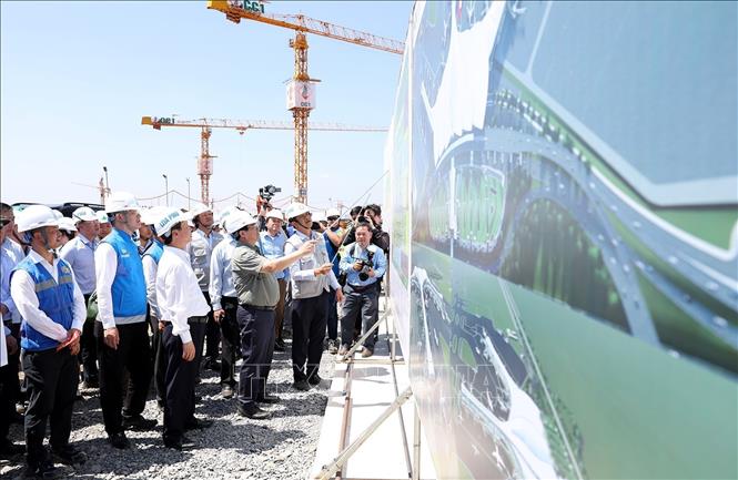 Thủ tướng Phạm Minh Chính kiểm tra các dự án giao thông quan trọng ở khu vực phía Nam