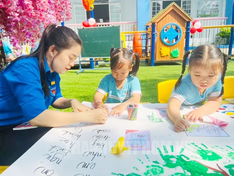 Giáo viên, đảng viên trẻ năng động, nhiệt huyết với nghề và công tác Đoàn - Hội