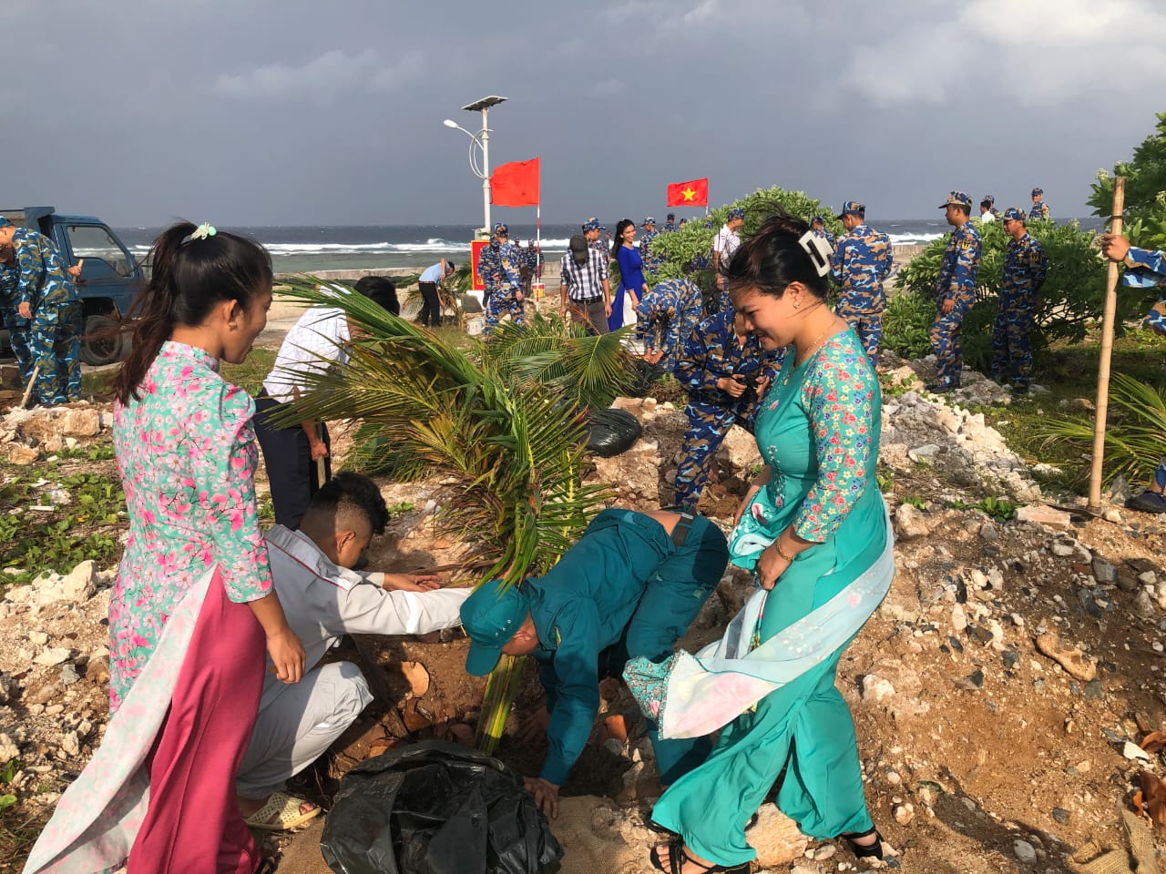 Tết trồng cây đầu năm mới ở huyện đảo Trường Sa