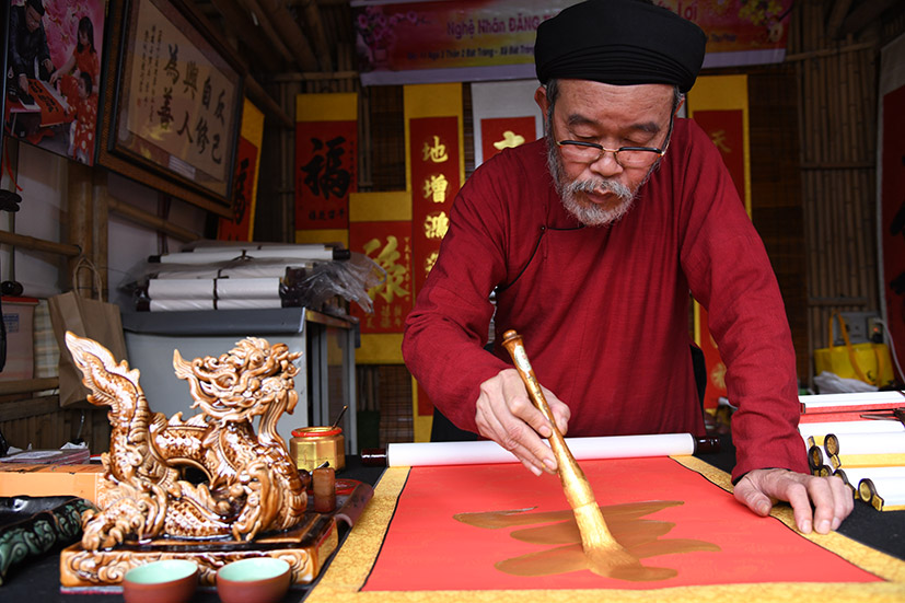 Nét vàng son trên phố