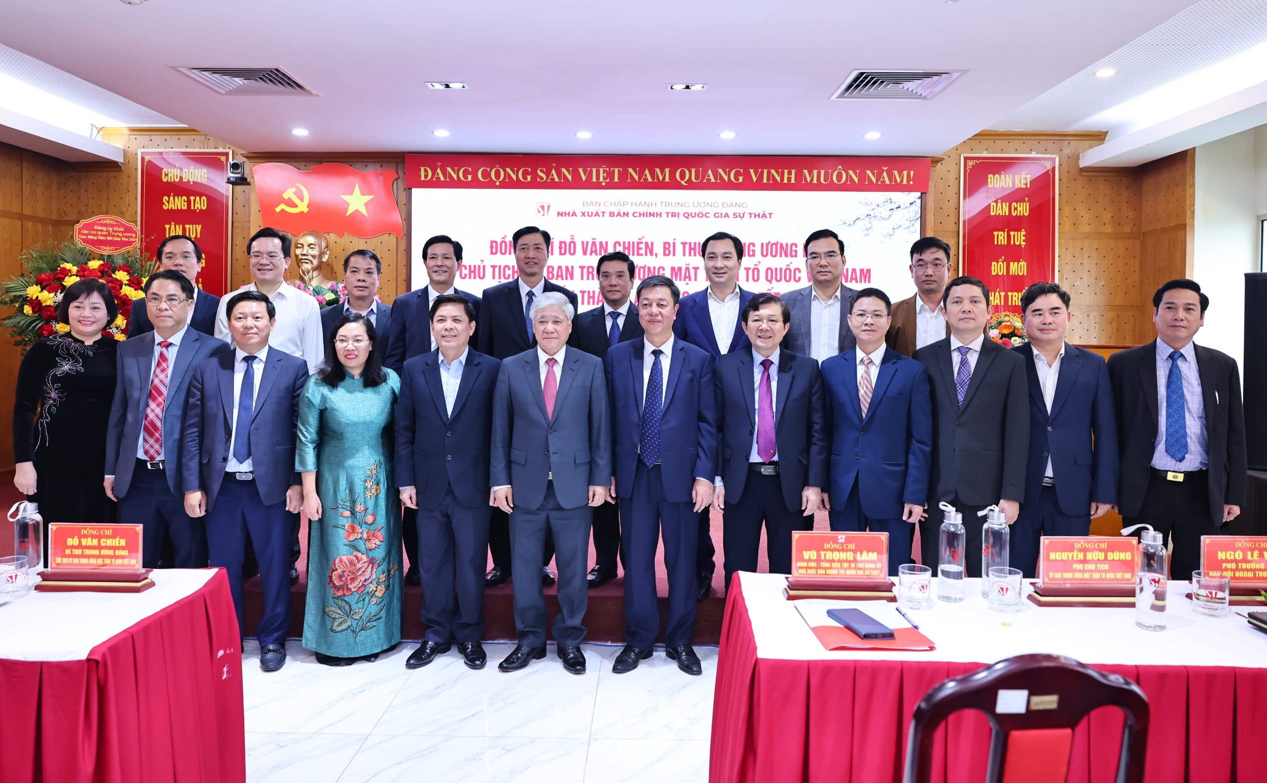 Chủ tịch Ủy ban Trung ương MTTQ Việt Nam thăm, làm việc với NXB Chính trị quốc gia Sự thật