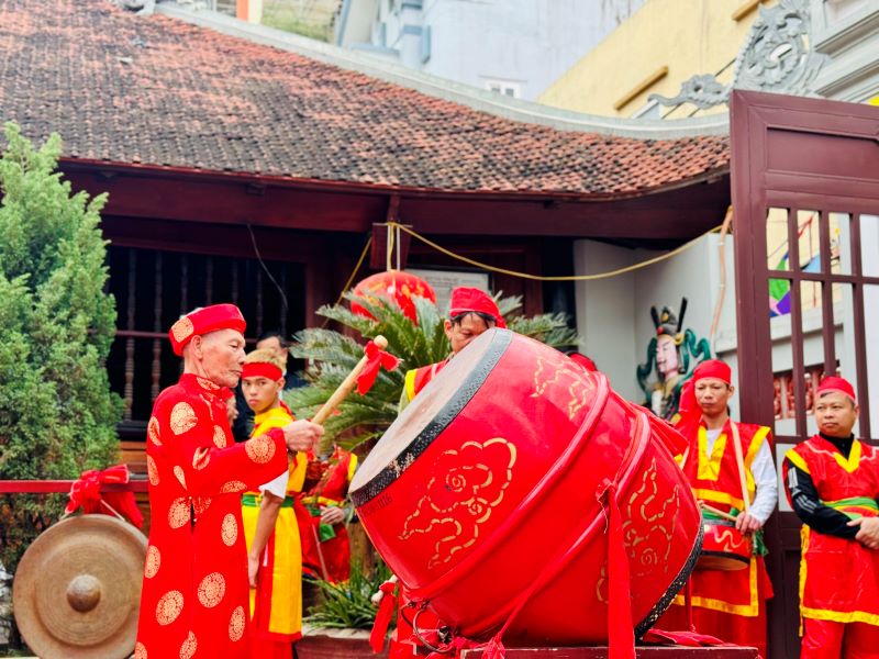 Hội làng giữa lòng phố thị