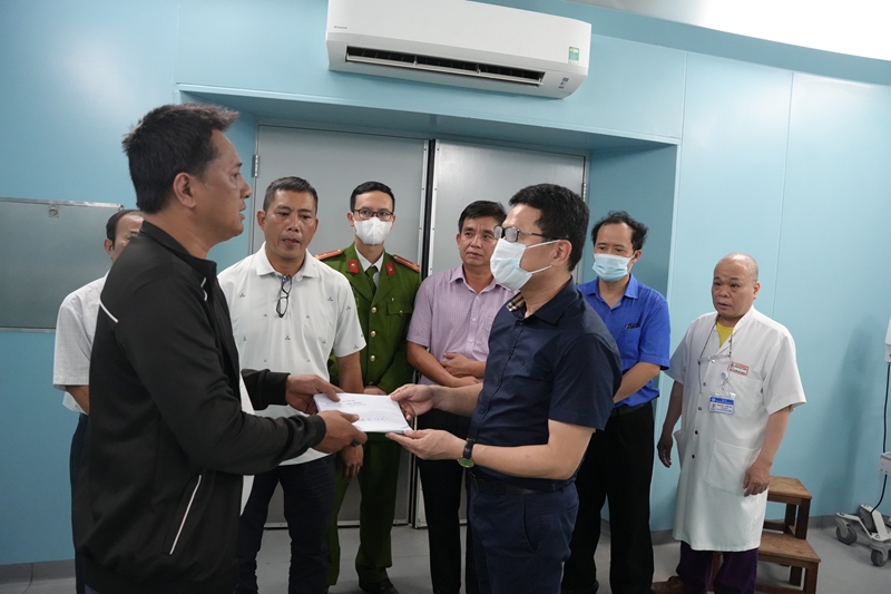 Thăm hỏi, động viên gia đình nạn nhân tử vong trong vụ tai nạn cao tốc Cam Lộ - La Sơn