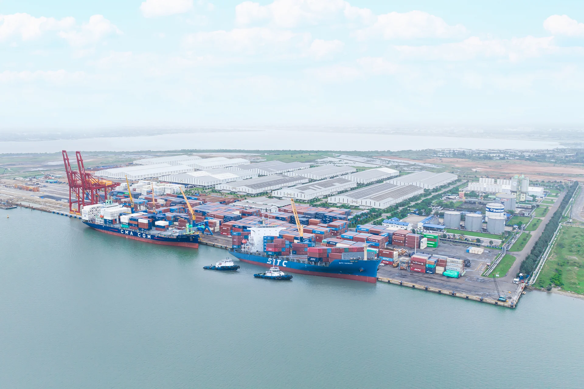 Cảng Chu Lai nhộn nhịp những chuyến hàng đầu năm mới