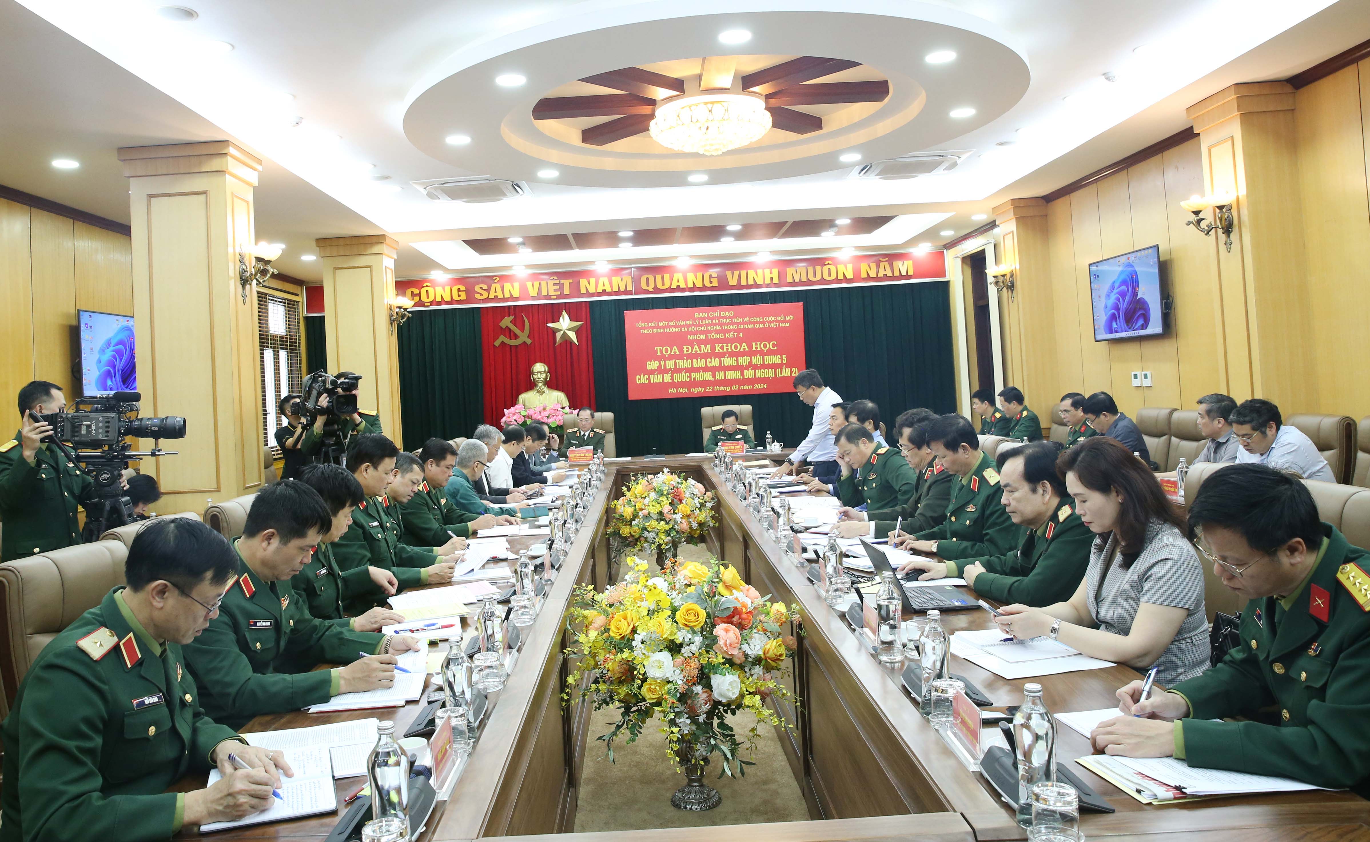 Tọa đàm khoa học về quốc phòng, an ninh và đối ngoại qua 40 năm đổi mới