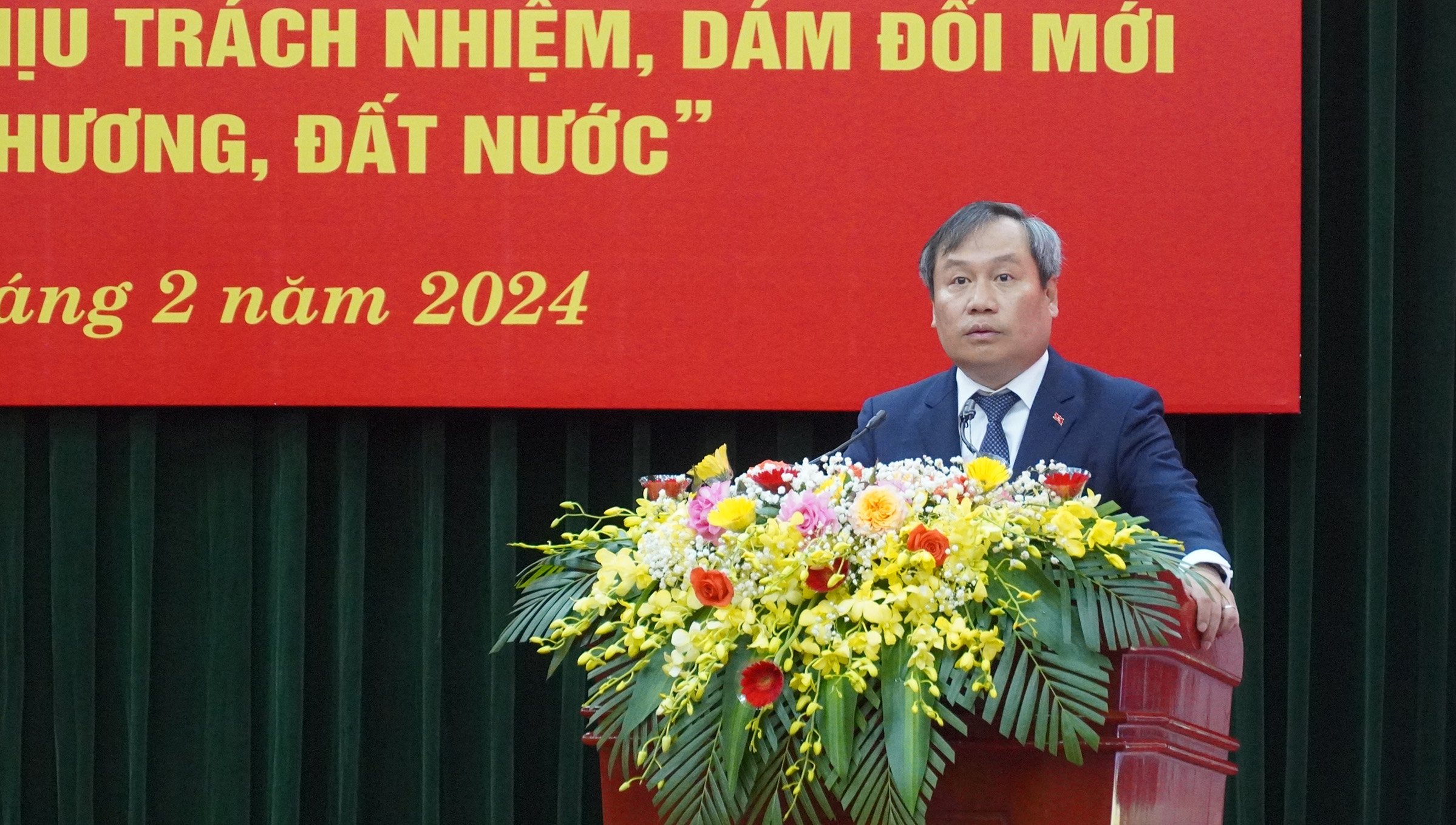 Quảng Bình phát huy tinh thần gương mẫu, tận tâm, dám nghĩ, dám làm của cán bộ, đảng viên