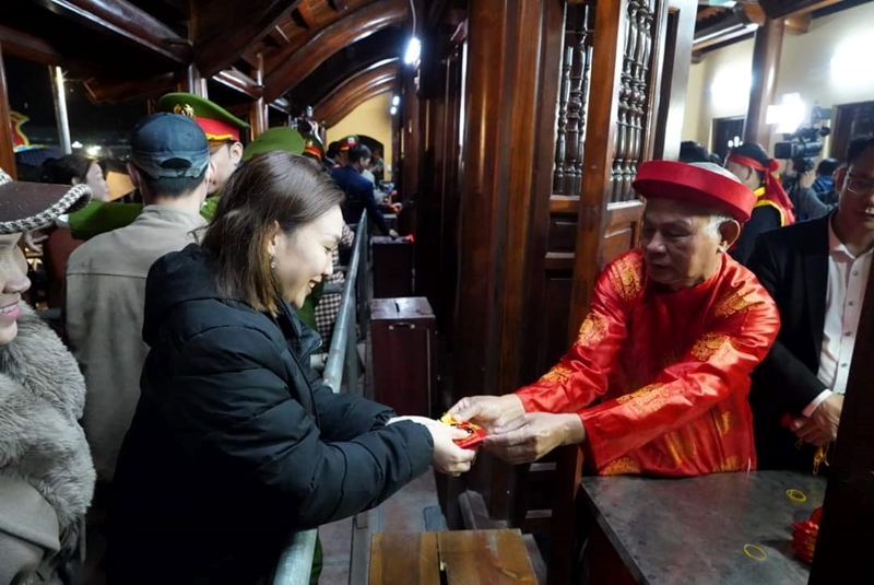 Lễ phát lương Đức Thánh Trần tại đền Trần Thương Hà Nam