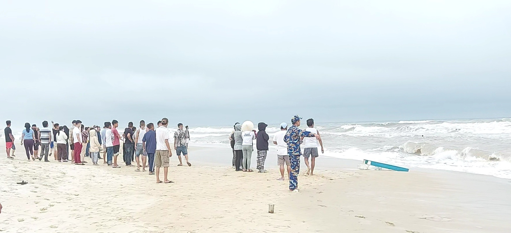 Vùng 3 Hải quân kịp thời cứu hộ 4 ngư dân gặp nạn