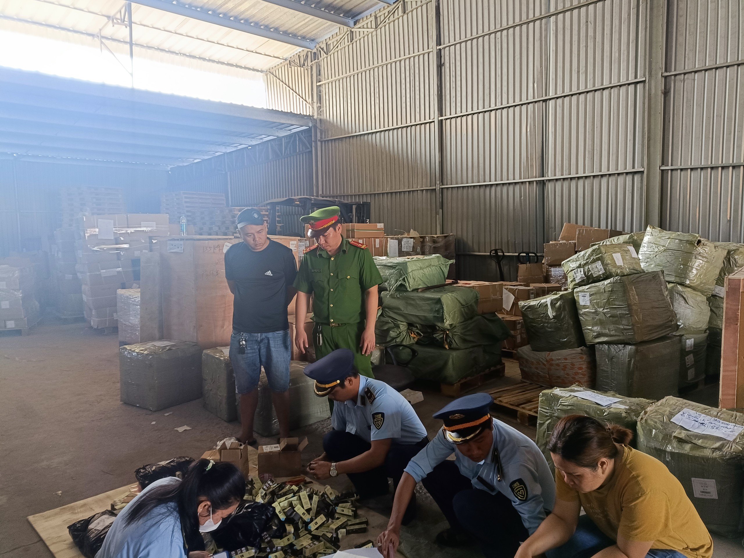 Xử phạt 100 triệu đồng doanh nghiệp kinh doanh mỹ phẩm không rõ nguồn gốc, xuất xứ