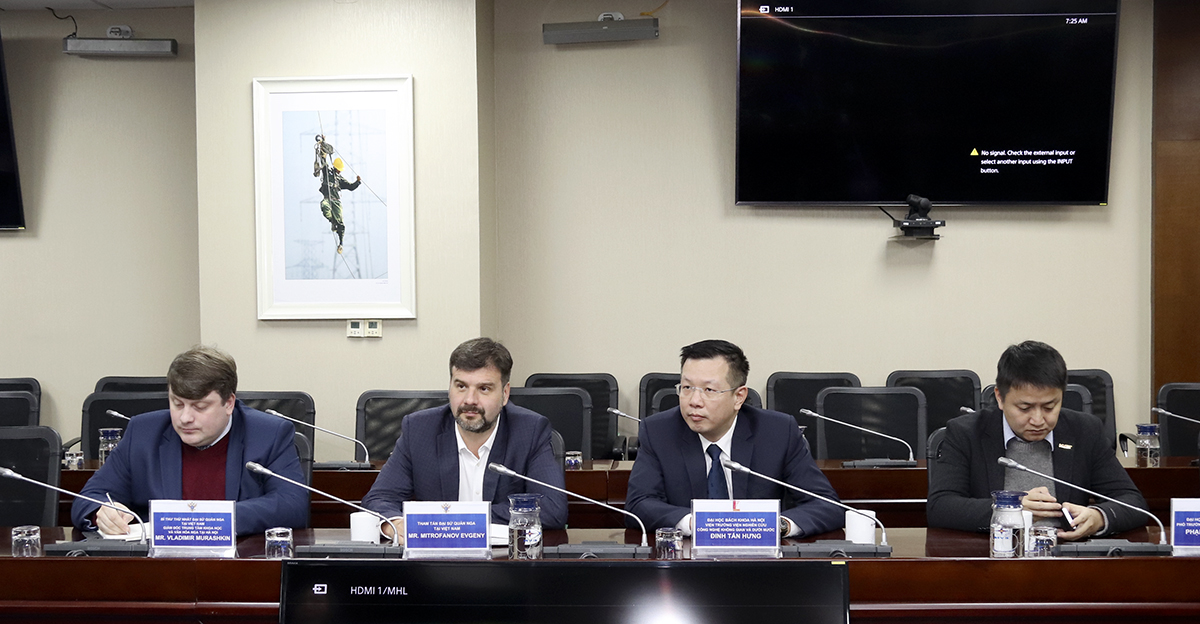 Phó Tổng giám đốc EVN làm việc với Đại sứ quán Liên bang Nga và Đại học Bách Khoa Hà Nội