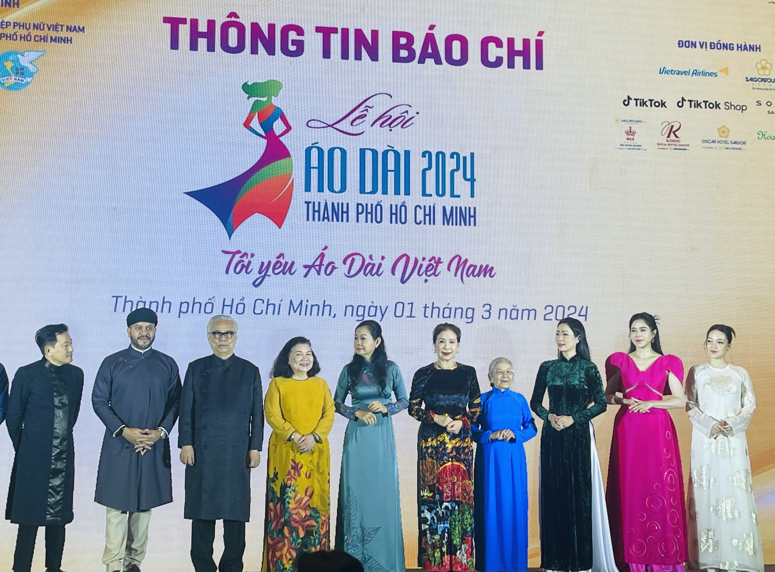 Truyền cảm hứng về áo dài truyền thống đến người dân TP Hồ Chí Minh và du khách