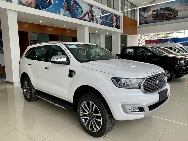 Lượng ô tô nhập khẩu giảm mạnh tháng đầu năm