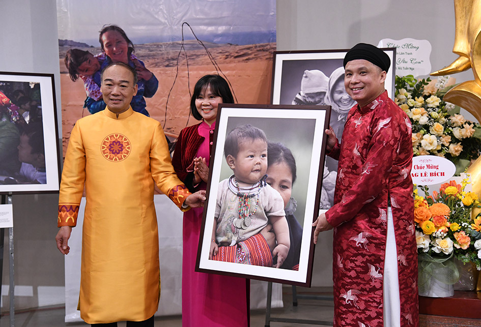 Triển lãm ảnh “ Mẹ yêu con” - Tôn vinh tình mẫu tử