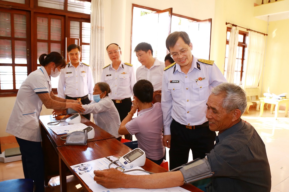 Thêm thắm tình đoàn kết quân dân
