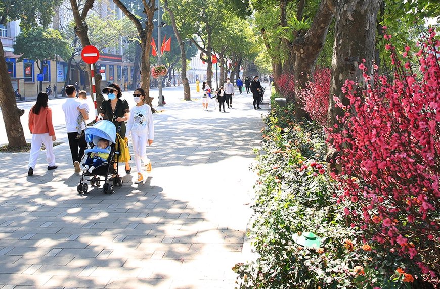 Hà Nội sáng sớm có sương mù, trưa chiều hửng nắng

​