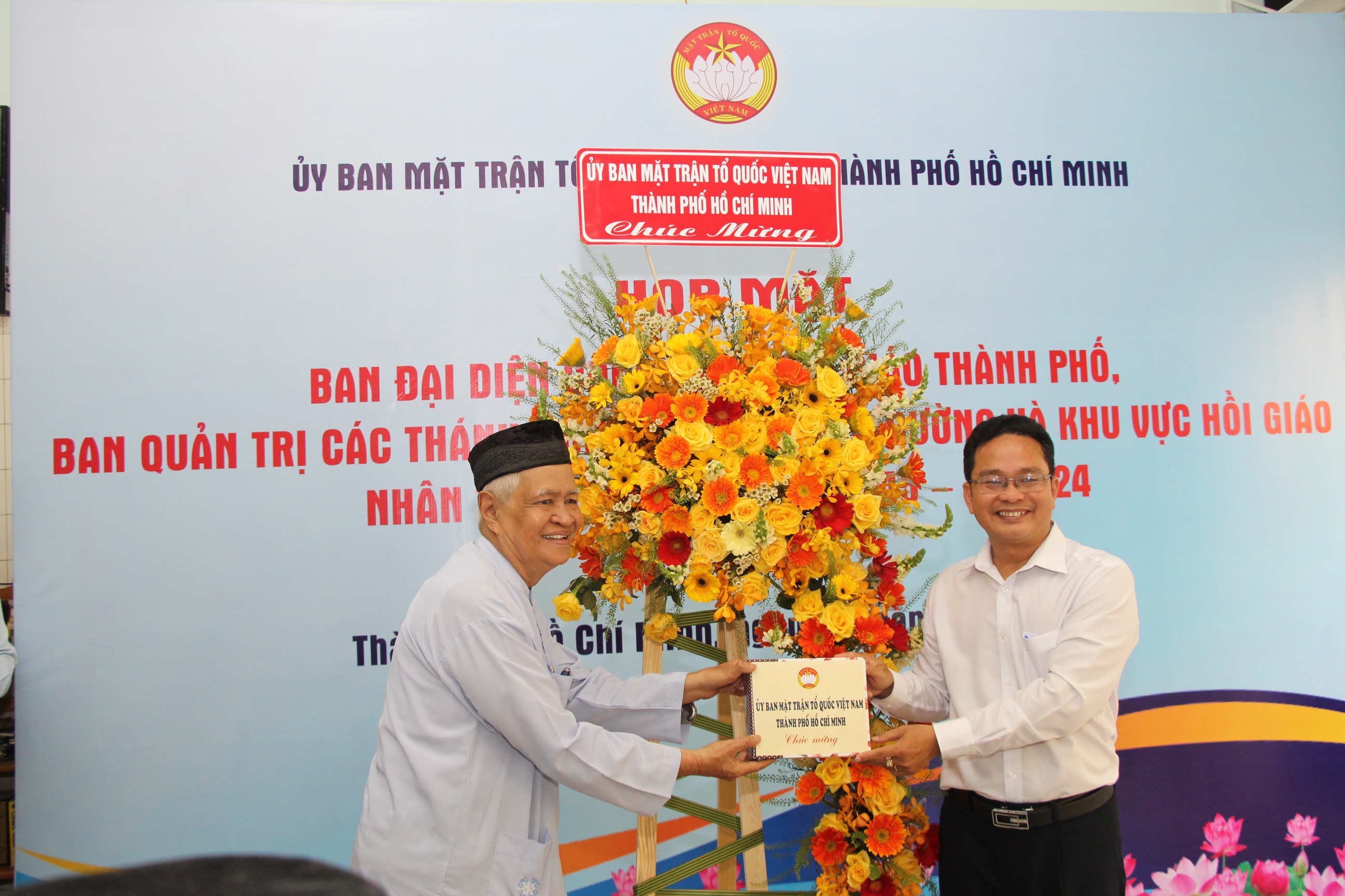 Động viên tín đồ Hồi giáo thực hiện các phong trào thi đua yêu nước