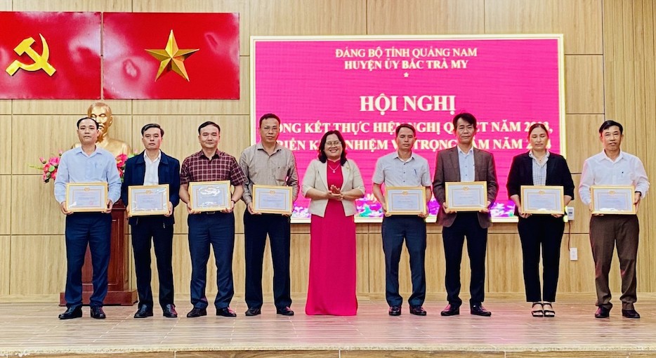 Phát triển đội ngũ cán bộ là người dân tộc thiểu số ở huyện Bắc Trà My