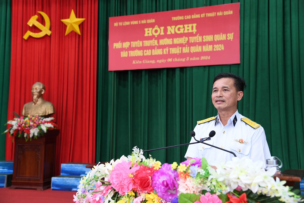 Tuyên truyền hướng nghiệp, tuyển sinh quân sự tại Vùng 5 Hải quân