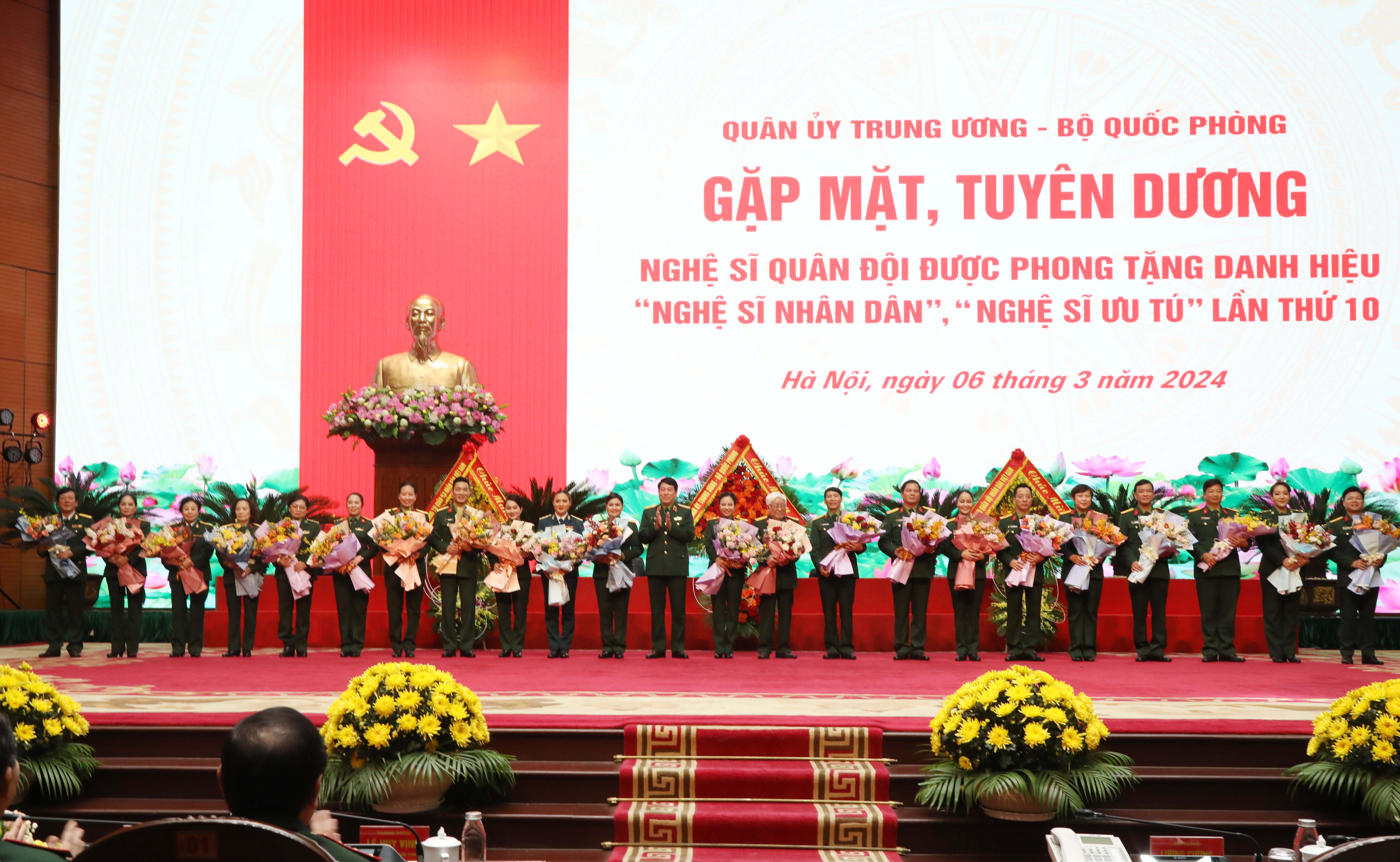 Gặp mặt, tuyên dương 22 nghệ sĩ Quân đội