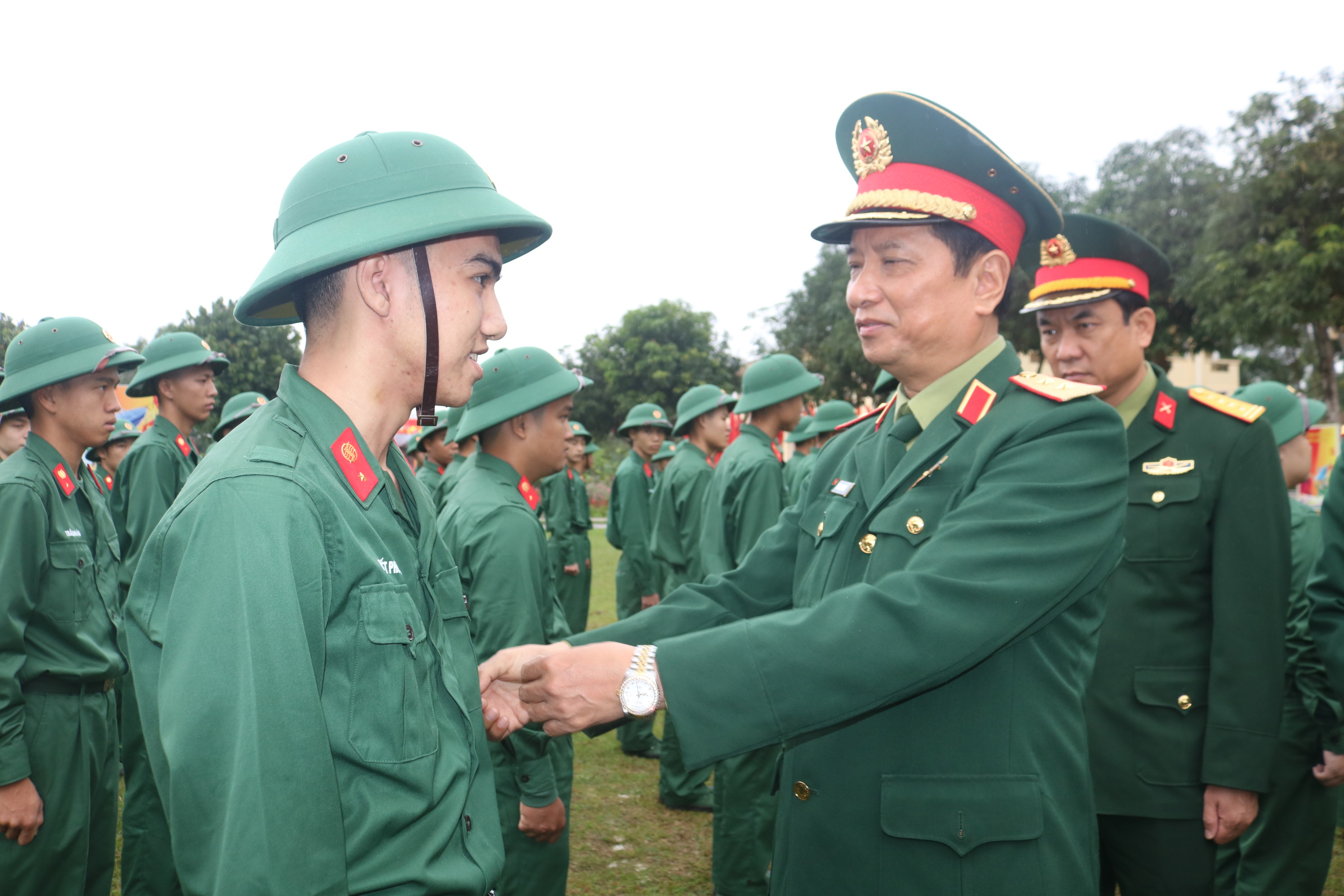 Chiến sĩ mới vững tin trong môi trường quân ngũ