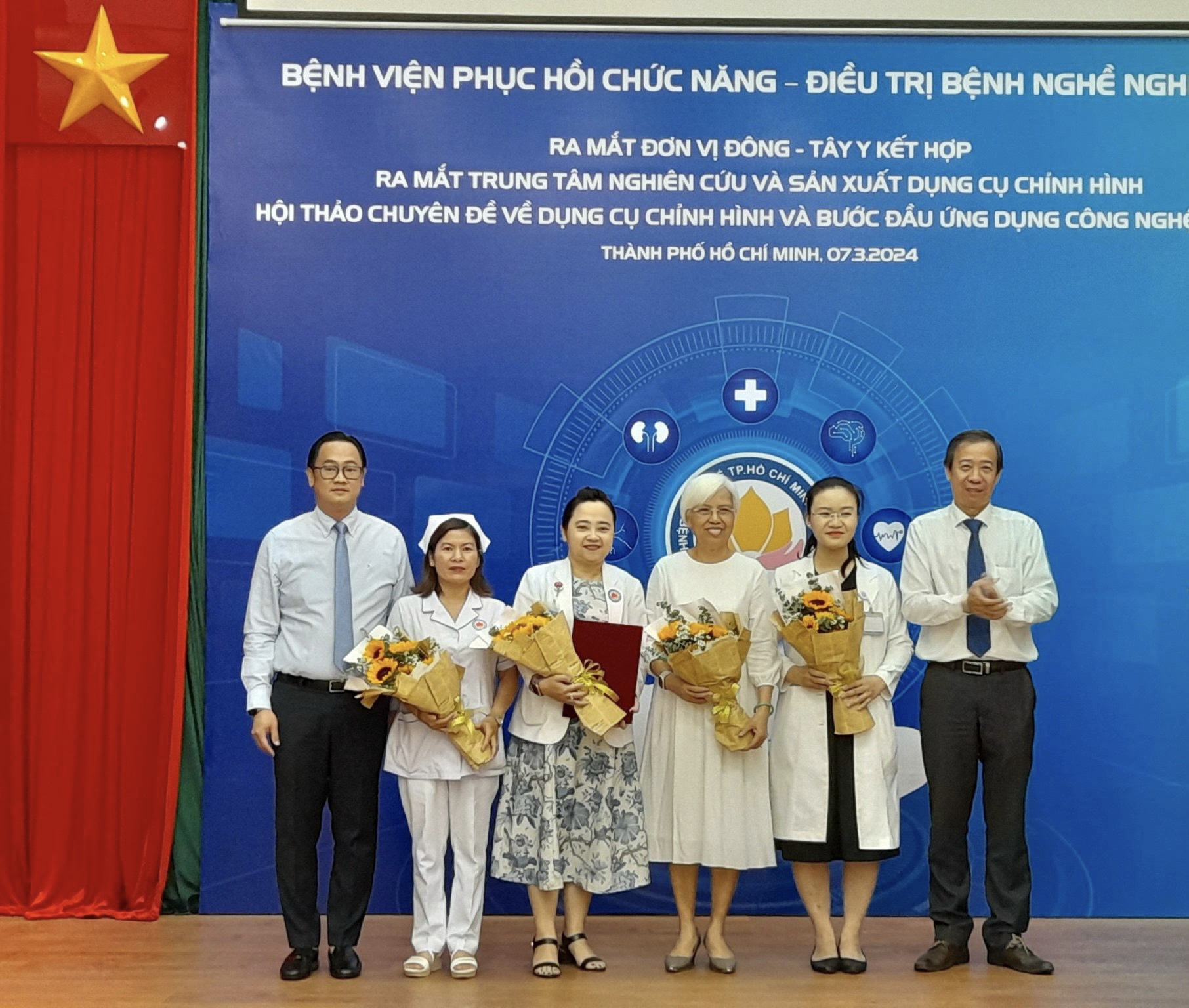 Khai trương Đơn vị Điều trị Đông - Tây y kết hợp