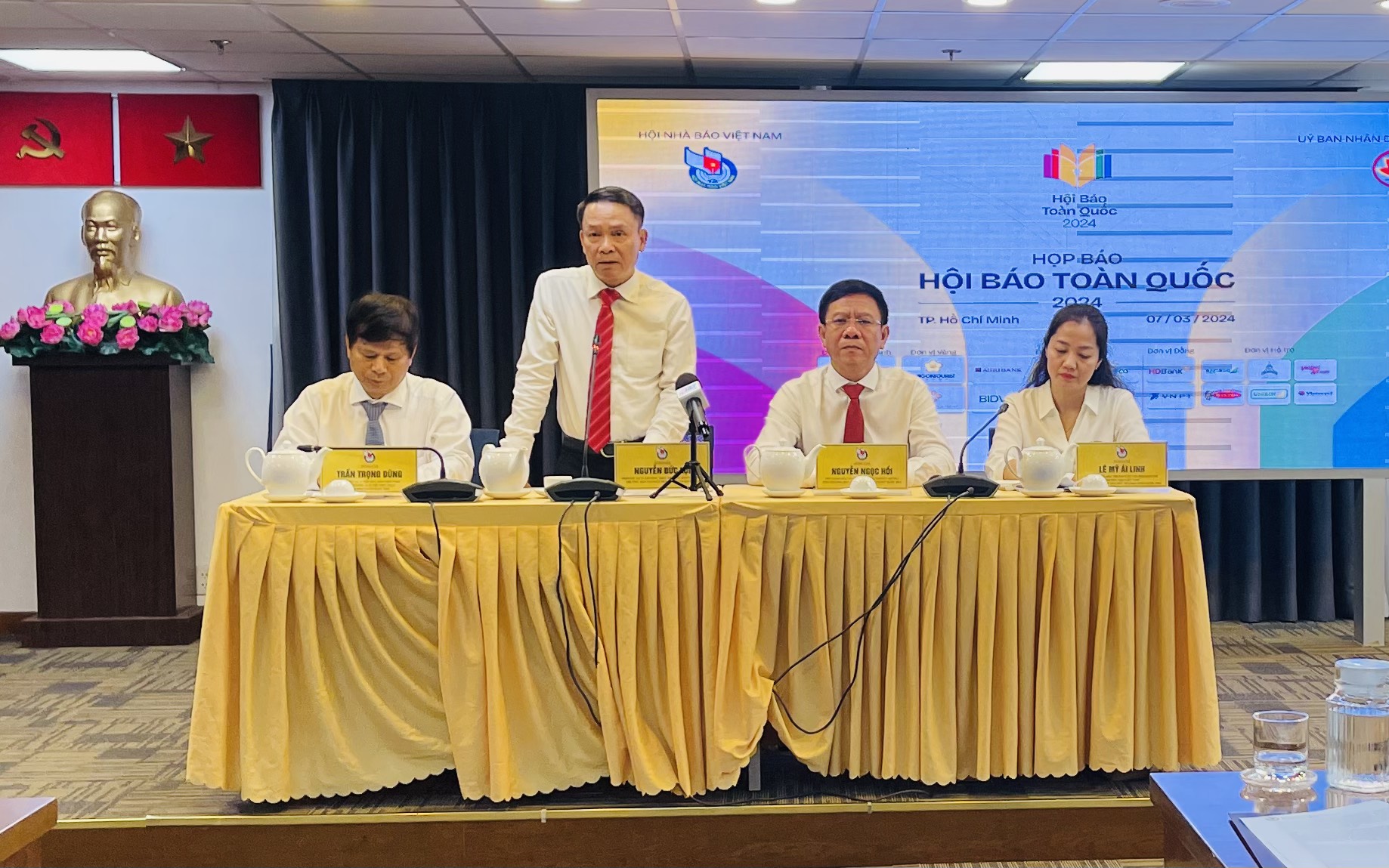 Báo chí Việt Nam – Tiên phong, Đổi mới