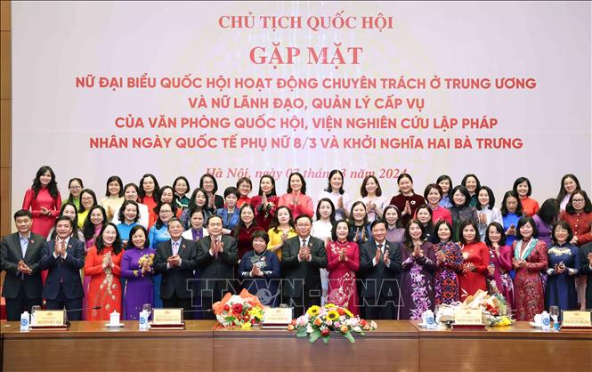 Ghi nhận sự đóng góp to lớn của các nữ đại biểu Quốc hội