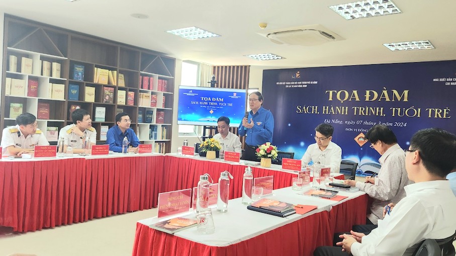 Toạ đàm “Sách, hành trình, tuổi trẻ”