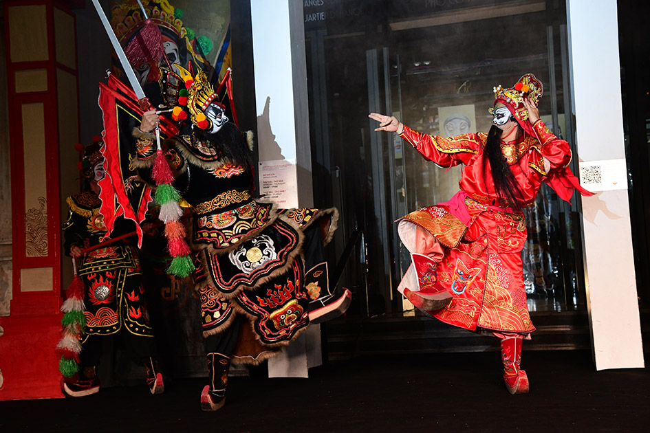 Ngôn ngữ hội họa trên mặt nạ tuồng dân gian