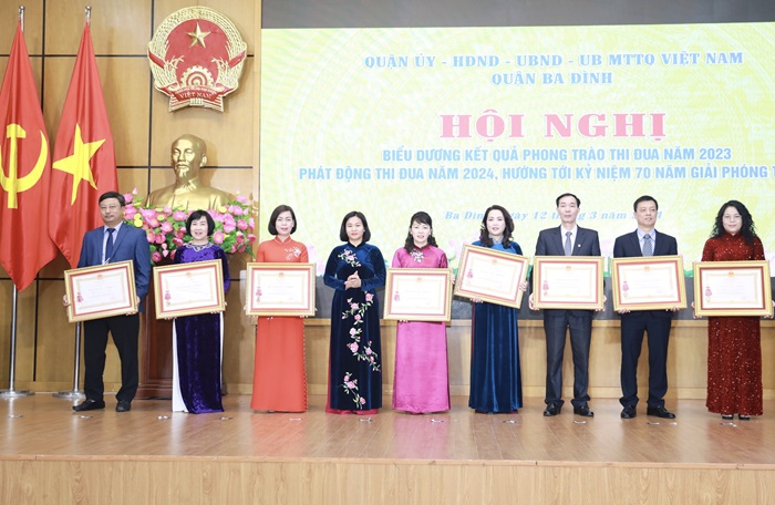 Ba Đình cần tổ chức tốt các đợt thi đua chào mừng kỷ niệm các ngày lễ lớn năm 2024