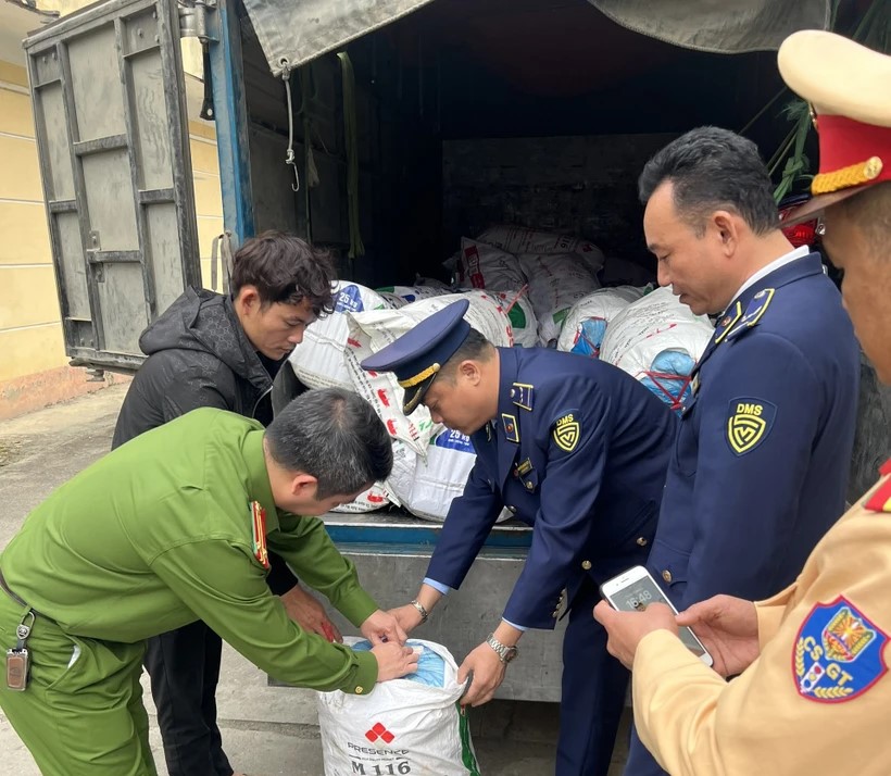 Tuyên Quang Thu giữ hơn 1,4 tấn mỡ lợn đông lạnh không rõ nguồn gốc