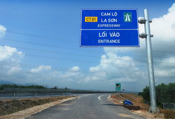 Đếm xe, phân loại, lập phương án phân luồng giao thông cao tốc Cam Lộ - La Sơn