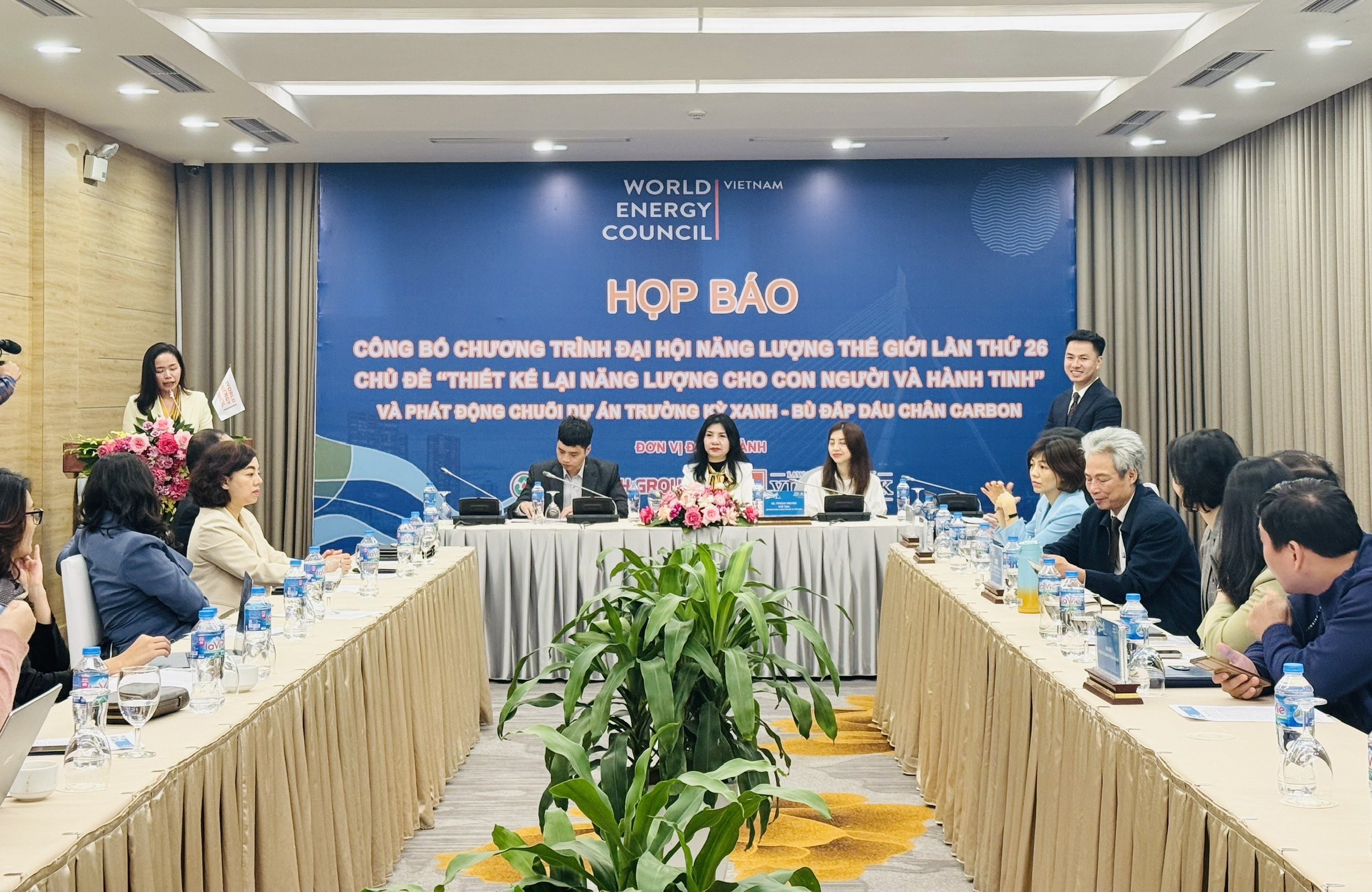Nỗ lực tái thiết lại các nguồn năng lượng trên toàn cầu