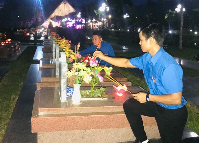 Thiết kế sản phẩm tuyên truyền “Sinh viên với khát vọng non sông”