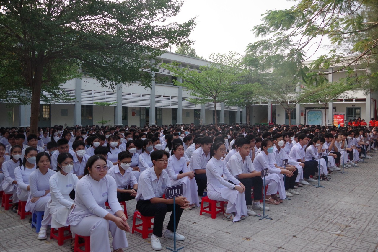 Tuyên truyền biển, đảo và tư vấn tuyển sinh quân sự cho hơn 5 000 giáo viên, học sinh