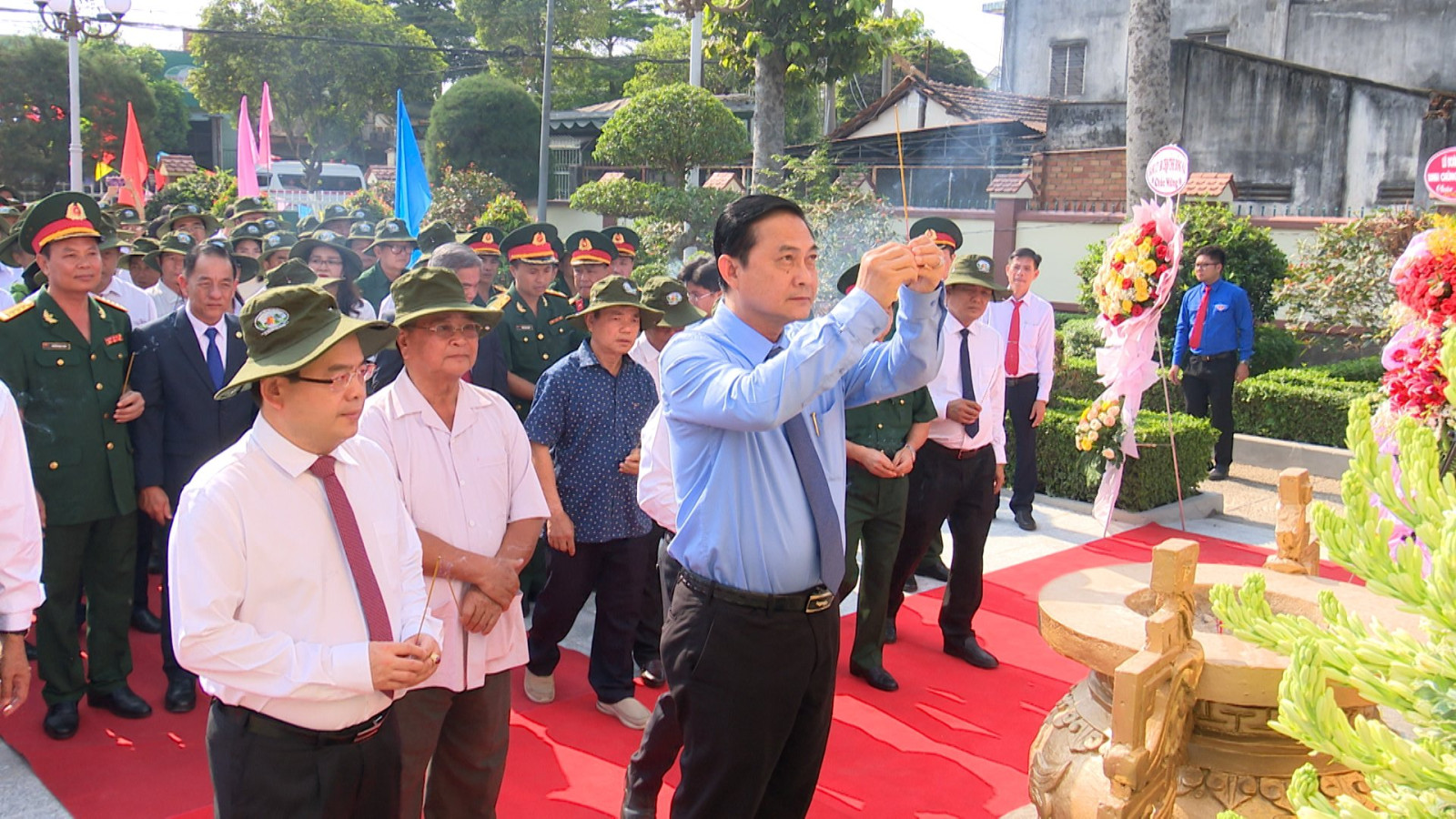 Dâng hương kỷ niệm 76 năm Ngày chiến thắng Tháp canh cầu Bà Kiên