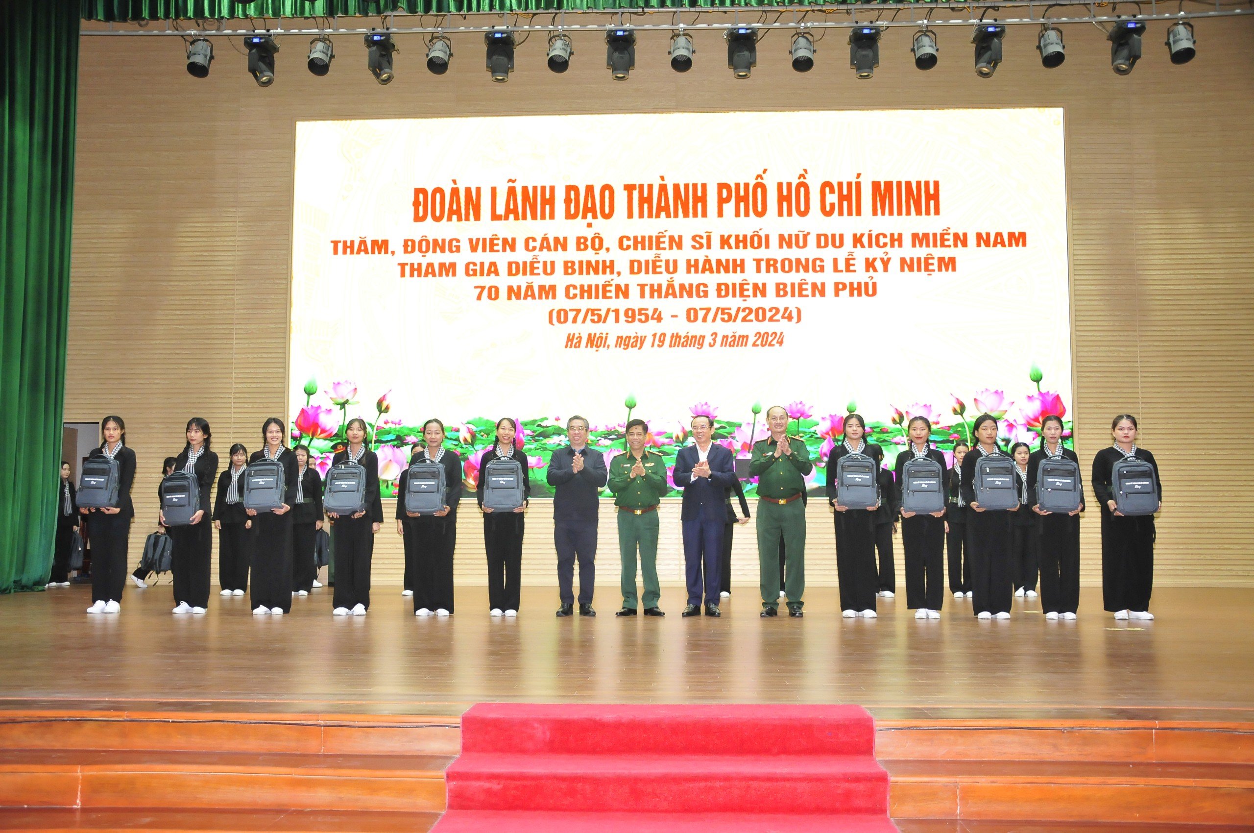 Đoàn lãnh đạo TP Hồ Chí Minh thăm, động viên cán bộ, chiến sĩ Khối nữ du kích miền Nam