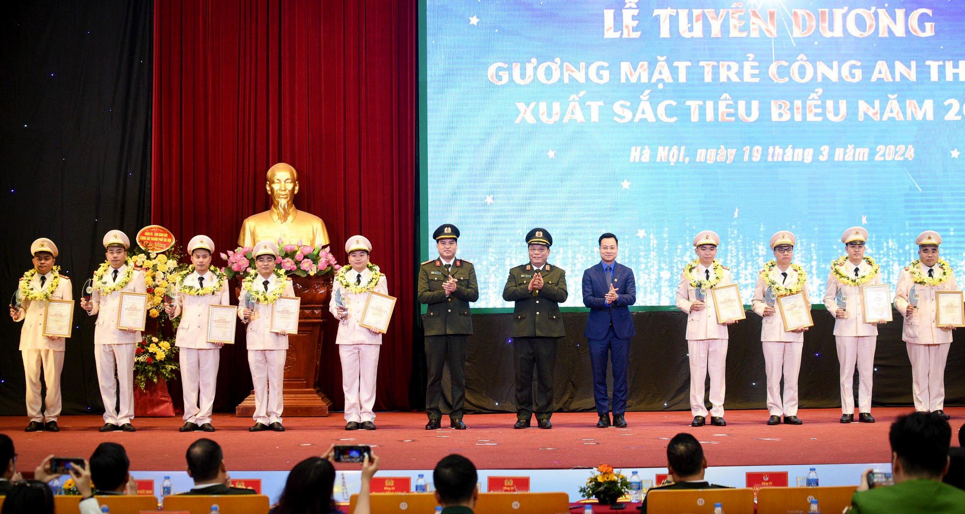 Tuyên dương 10 Gương mặt trẻ Công an Thủ đô xuất sắc, tiêu biểu