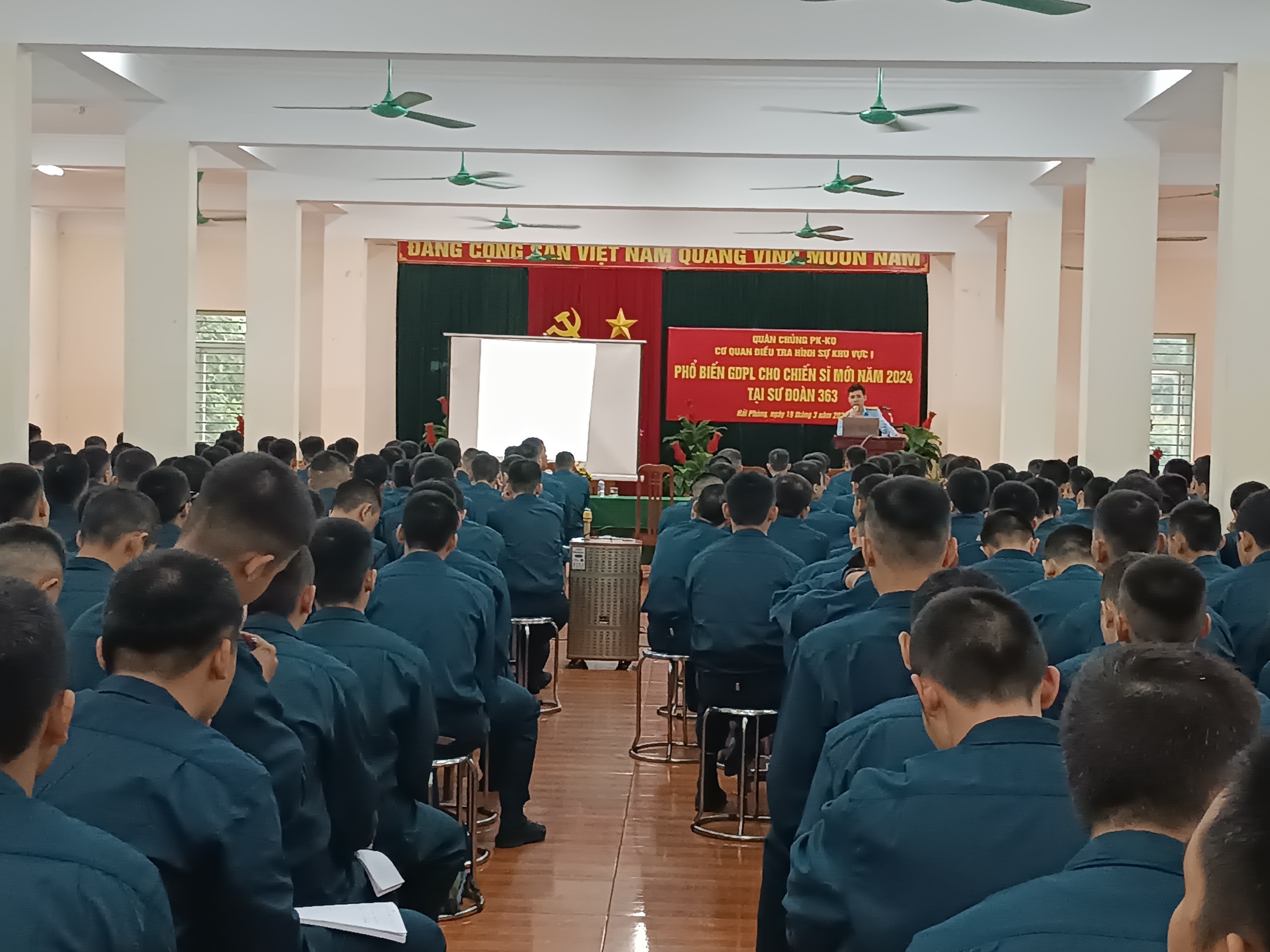 Sư đoàn 363 nâng cao kiến thức pháp luật cho chiến sĩ mới