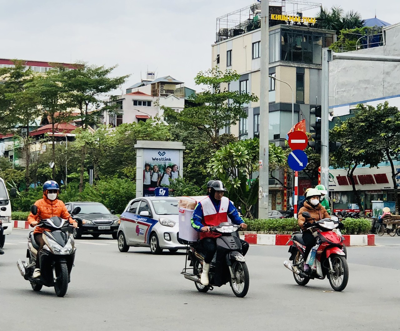 Miền Bắc lạnh về đêm và sáng, miền Trung mưa rải rác
