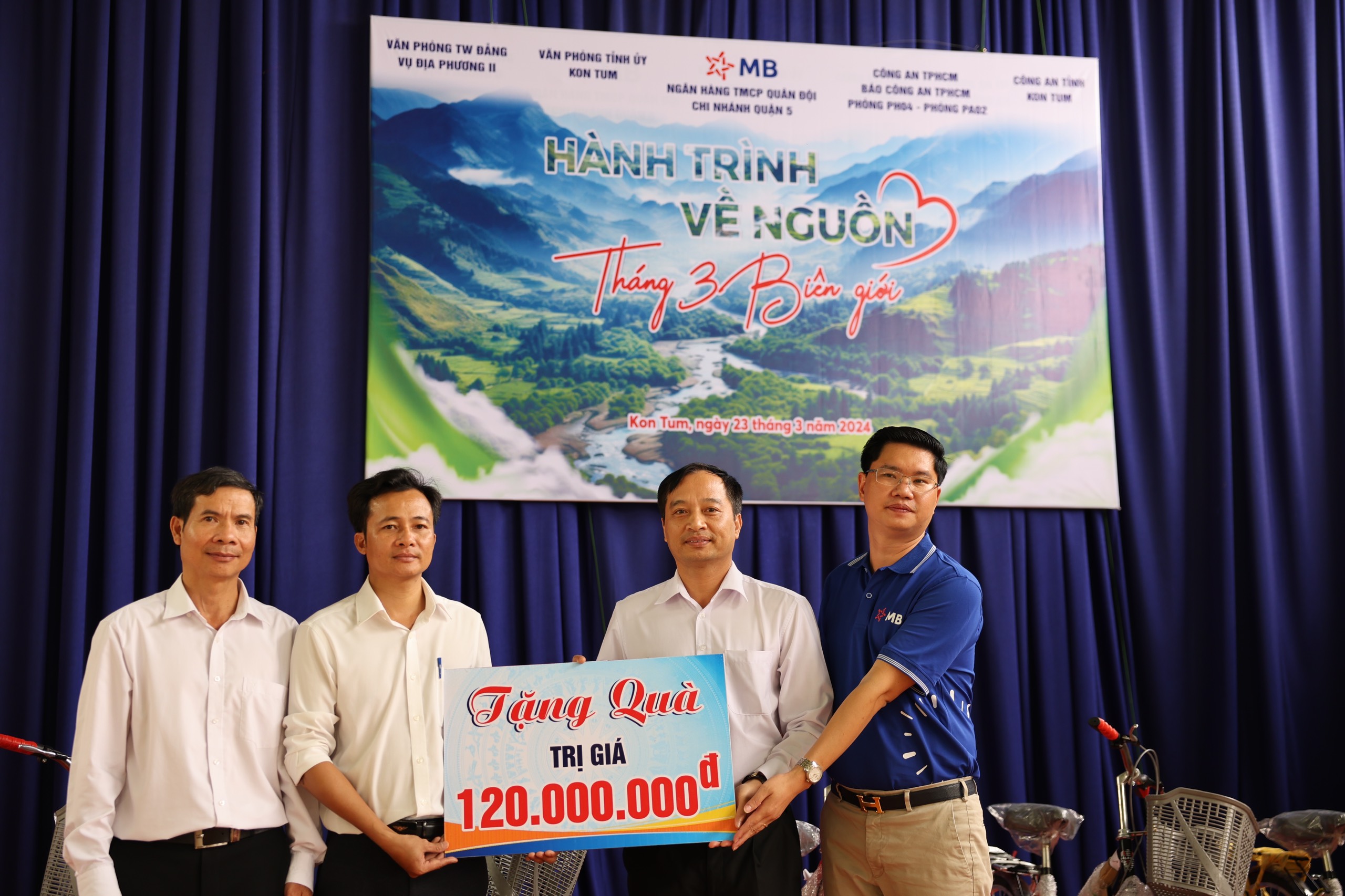 Chương trình về nguồn “Tháng Ba biên giới tại Kon Tum