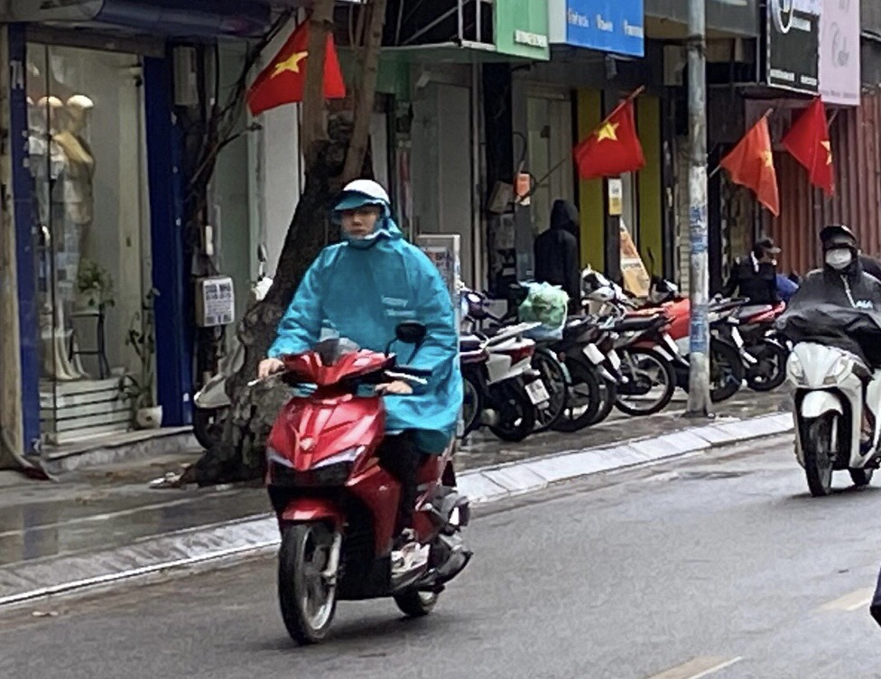 Hà Nội mưa nhỏ và sương mù vào sáng, nhiệt độ cao nhất 29 độ C