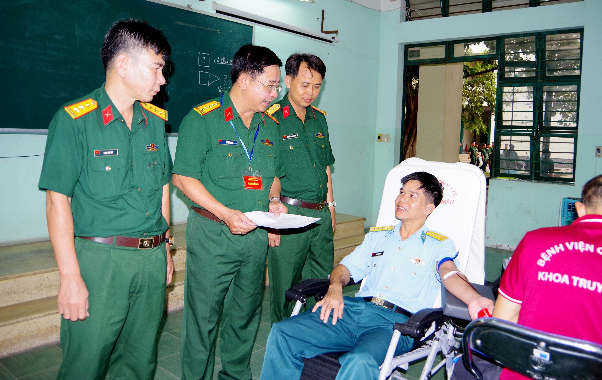 Bệnh viện Quân y 175 tiếp nhận gần 500 đơn vị máu tại Ngày hội hiến máu tình nguyện