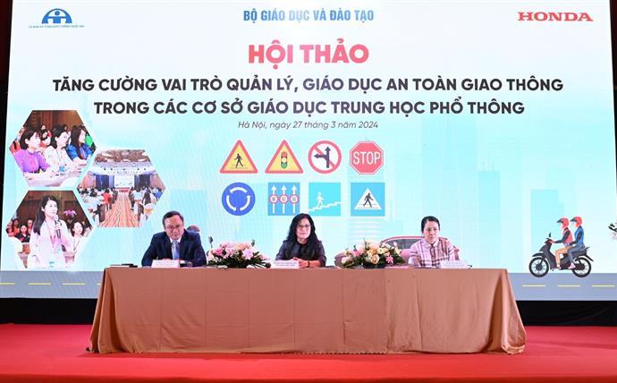 Tăng cường vai trò của các nhà trường trong giáo dục an toàn giao thông