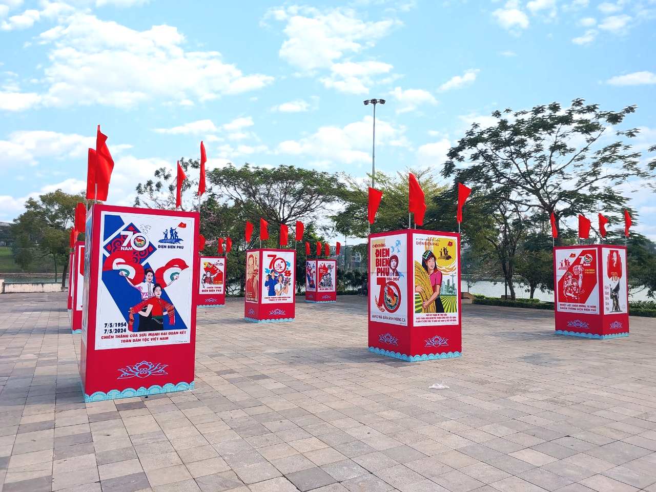 Âm vang chiến thắng Điện Biên tái hiện nơi Đất Tổ
