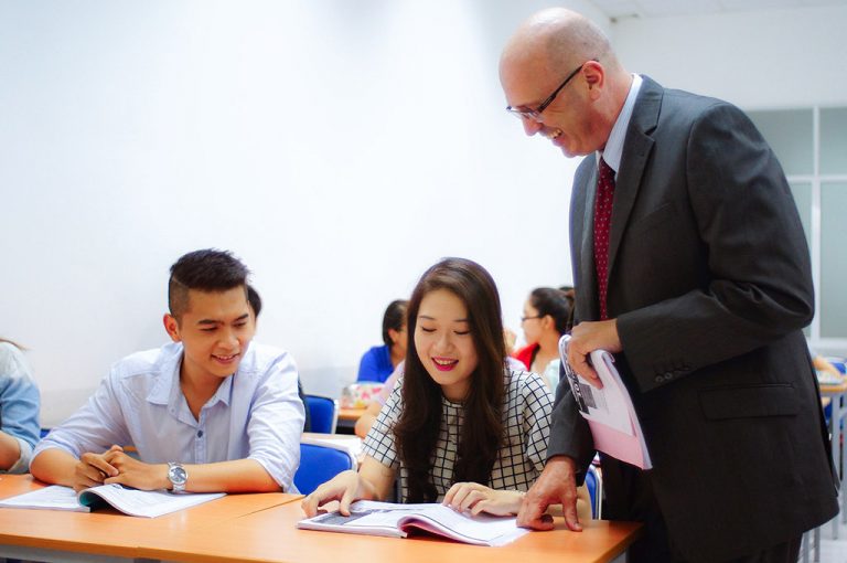 Tăng cường quản lý thực hiện chương trình tích hợp, liên kết với nước ngoài