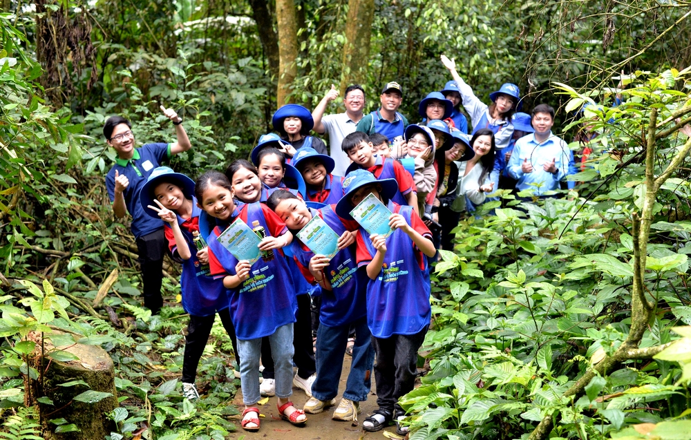 Khánh thành góc thông tin bảo vệ môi trường