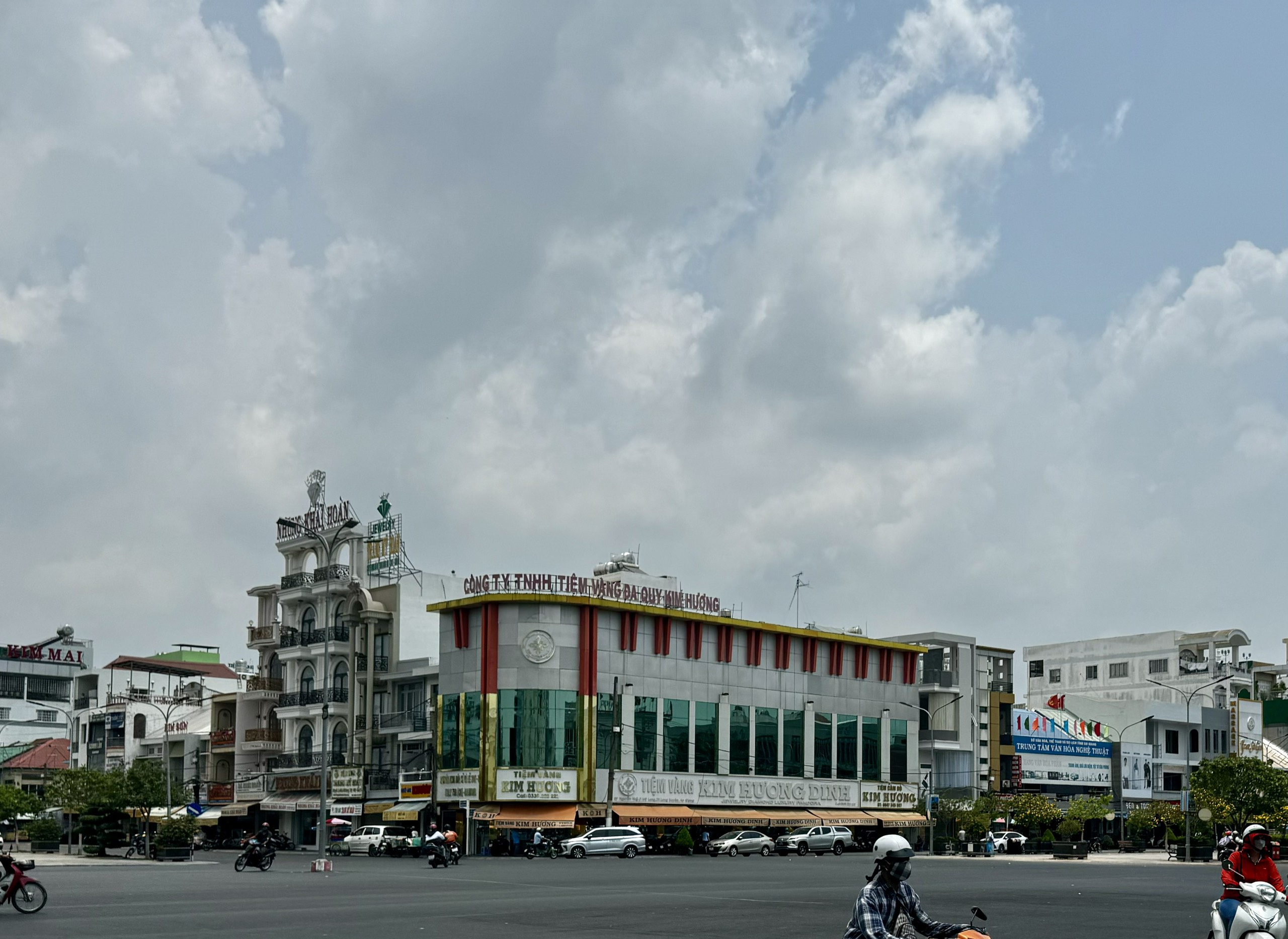 An Giang Kiểm tra một tiệm vàng lớn tại thành phố Long Xuyên